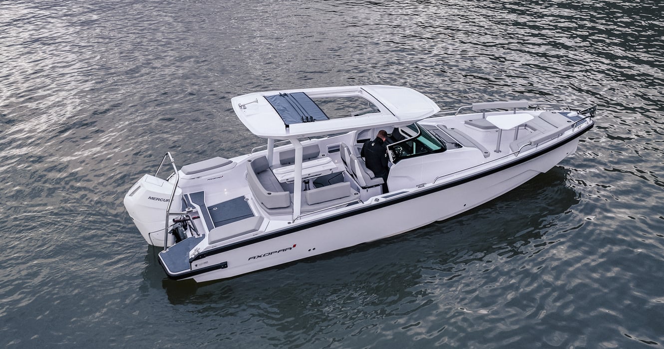 Boat Charter 29' 2025 Axopar Sun Top