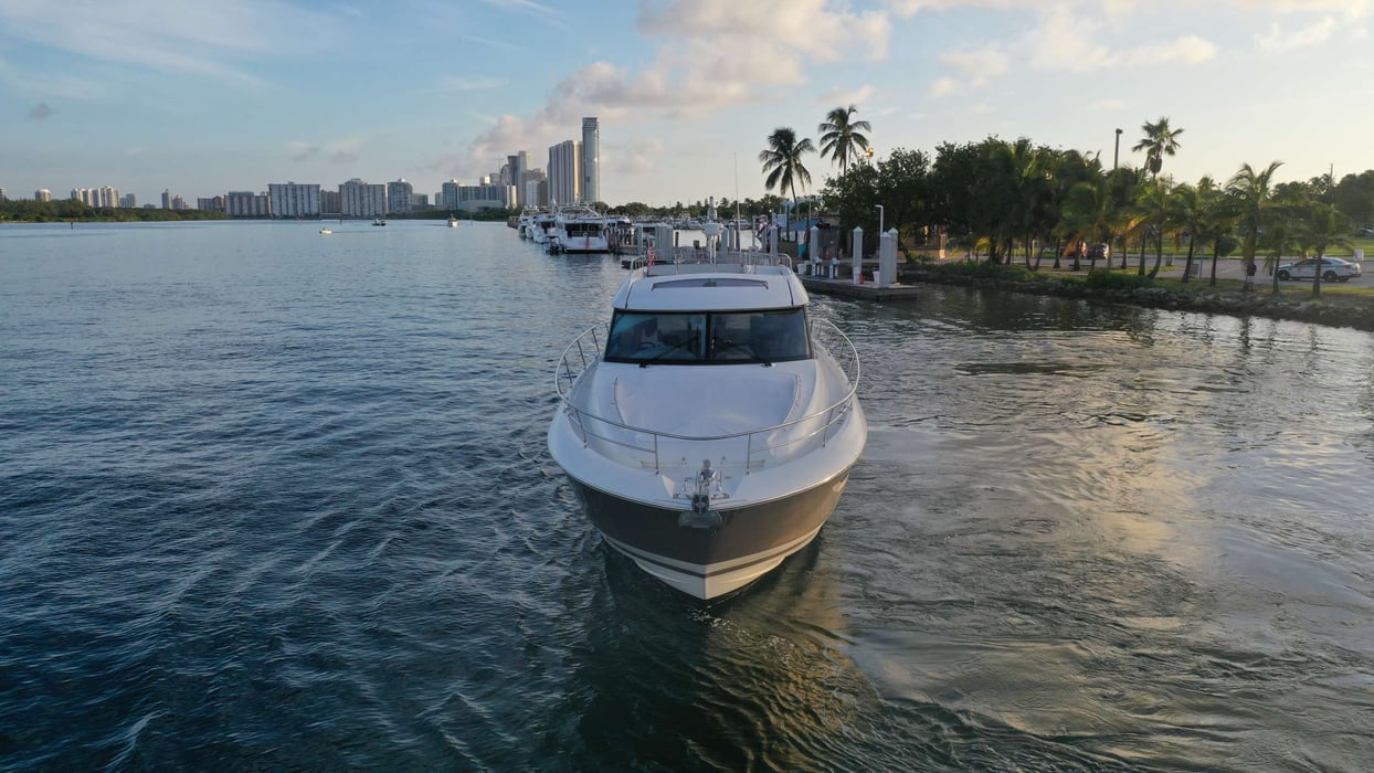 60-prestige-yacht-2