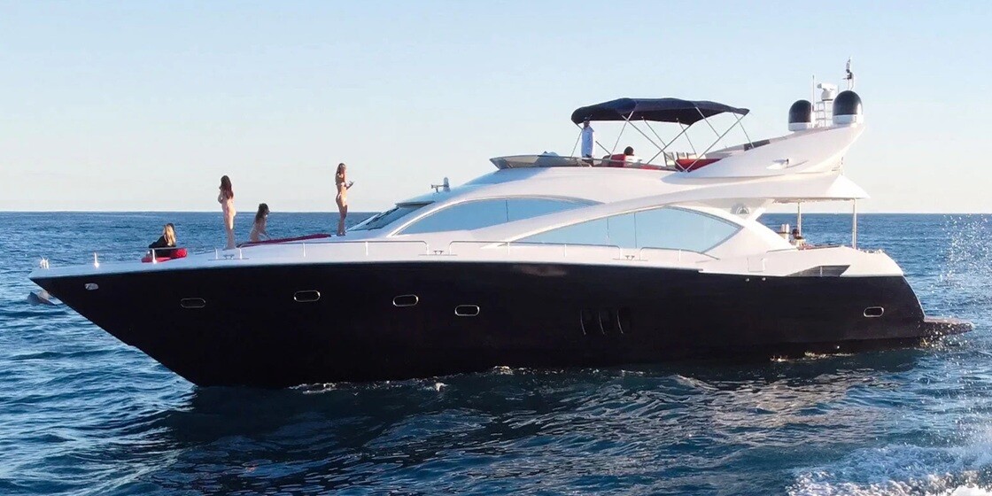 82' SUNSEEKER FLY - SF Image 1