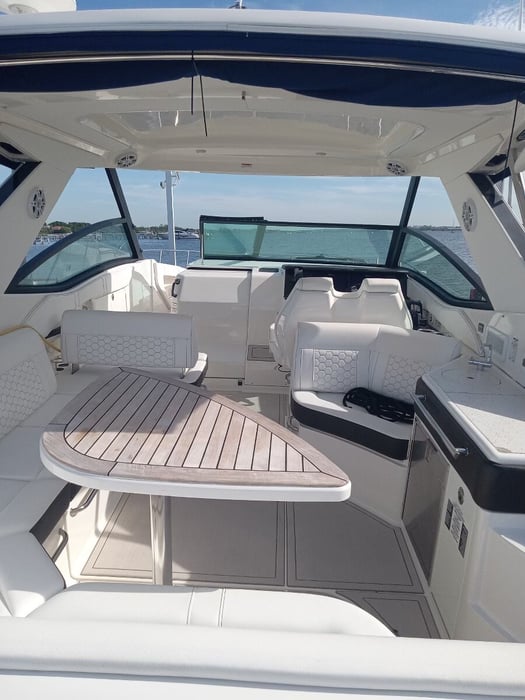 Boat Charter 32' 2020 Sea Ray Sundancer