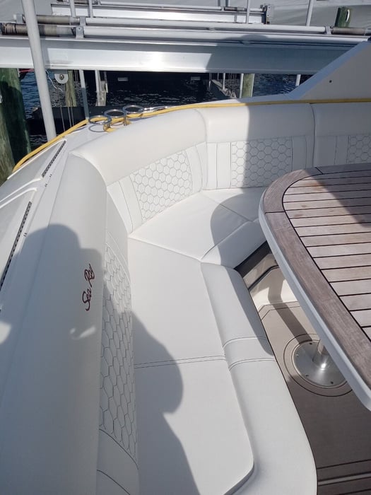 Boat Charter 32' 2020 Sea Ray Sundancer