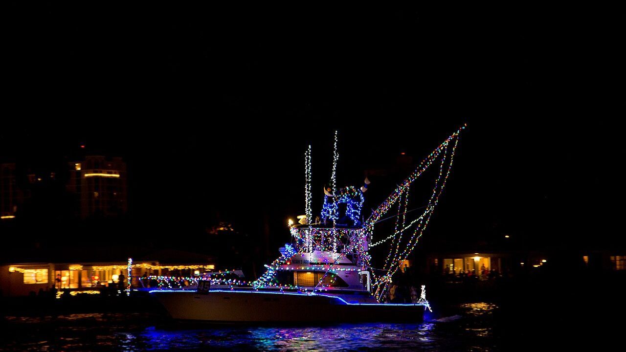 What Route Does the Palm Beach Holiday Boat Parade Take?