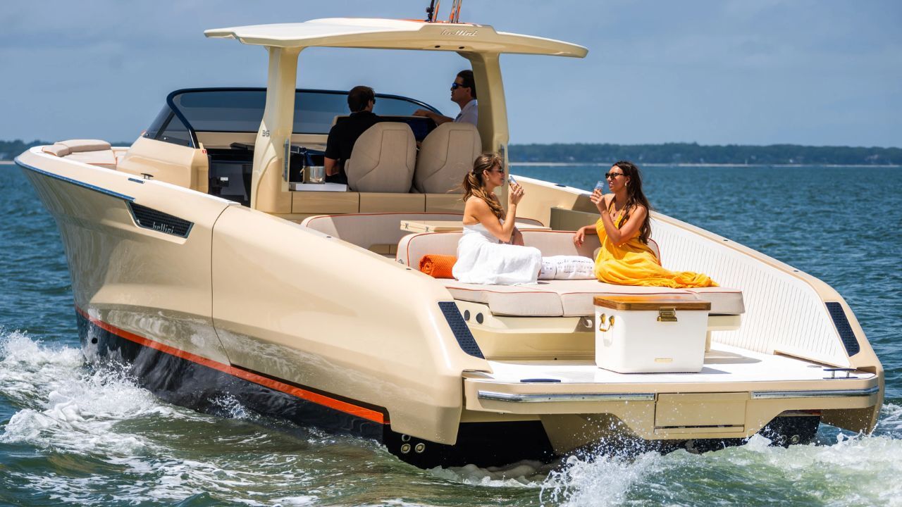 What Fun Activities in West Palm Beach Are Perfect for Groups Who Want a Private, VIP-Style Day on the Water?