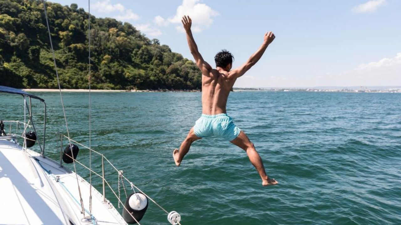 8 Underwater Adventures You Can Enjoy on a South Florida Yacht Charter